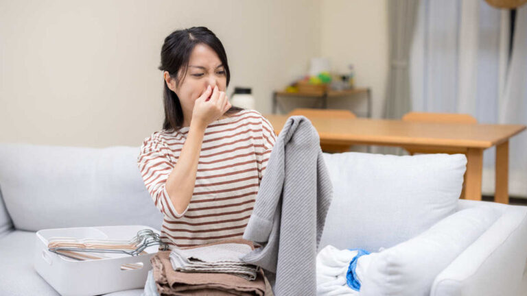 How To Remove Food Odor From Clothes Without Washing